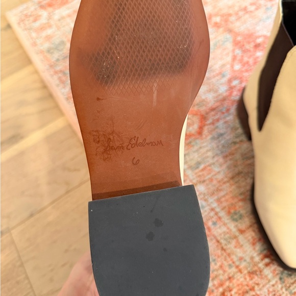 Sam Edelman Women’s Cream and Black Chelsea Boots - Picture 5 of 6